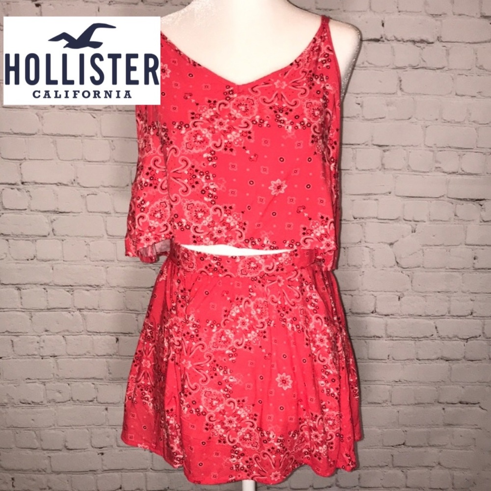 Hollister Red 2 Piece Bandana Patterned Matching Top and Bottom Set Size Large